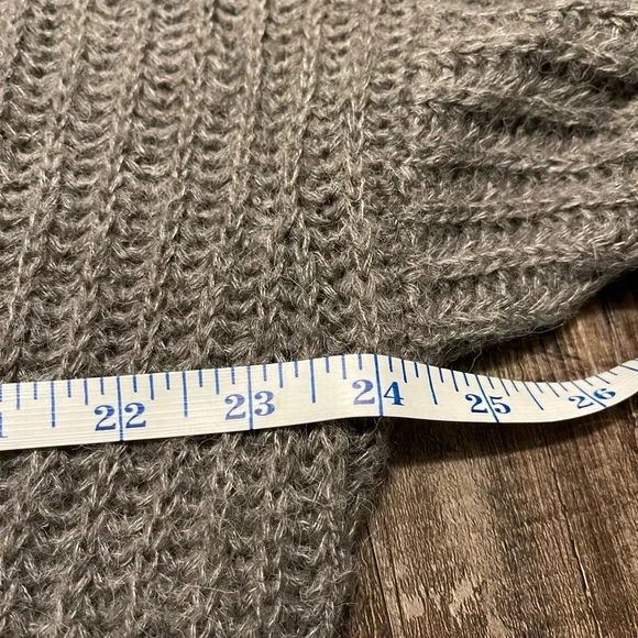 Elan Turtleneck Sweater, size L - Picture 9 of 10